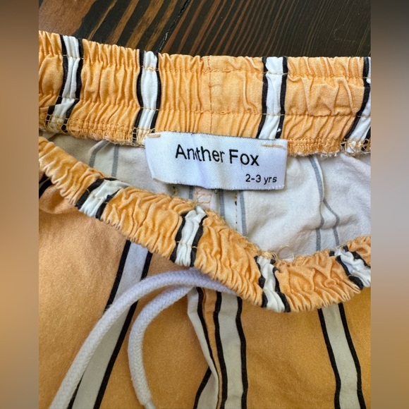 Another Fox Short - Picture 3 of 3